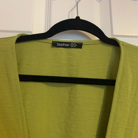 💙 3/30 Wrap cropped lime green top - Picture 3 of 3